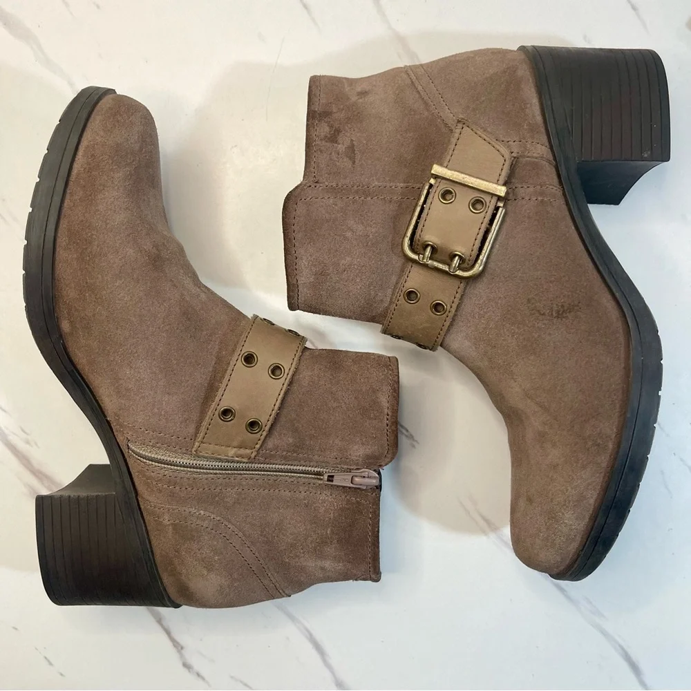 Clarks Brown Leather Moto Ankle Boots with Buckle Detail Block Heel Sz 7.5
